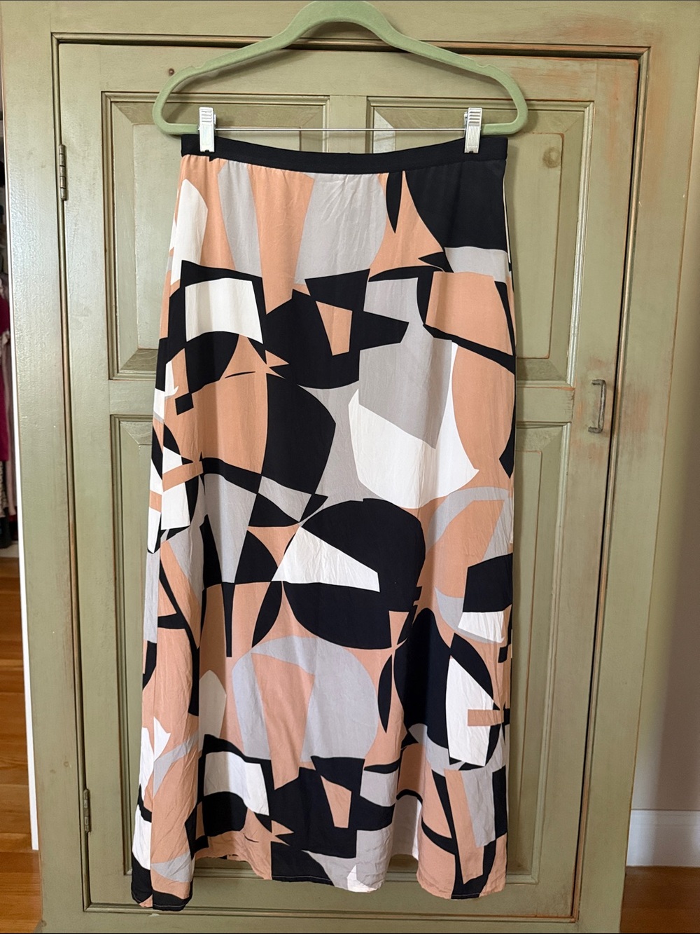 Abstract print Midi Skirt in tan, Black & White silk